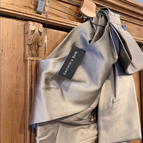 Sachin & Babi Bonnie Gown - Picture 5 of 12